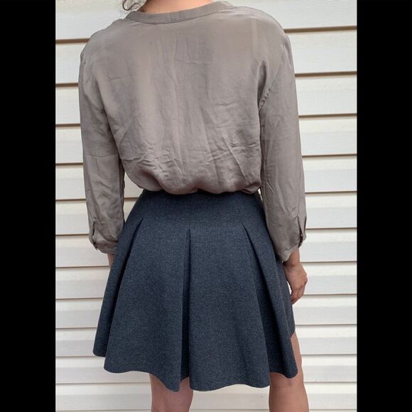 Zara beige deep cut neck, button down 3/4 sleeve blouse, great condition, Small - Picture 4 of 6